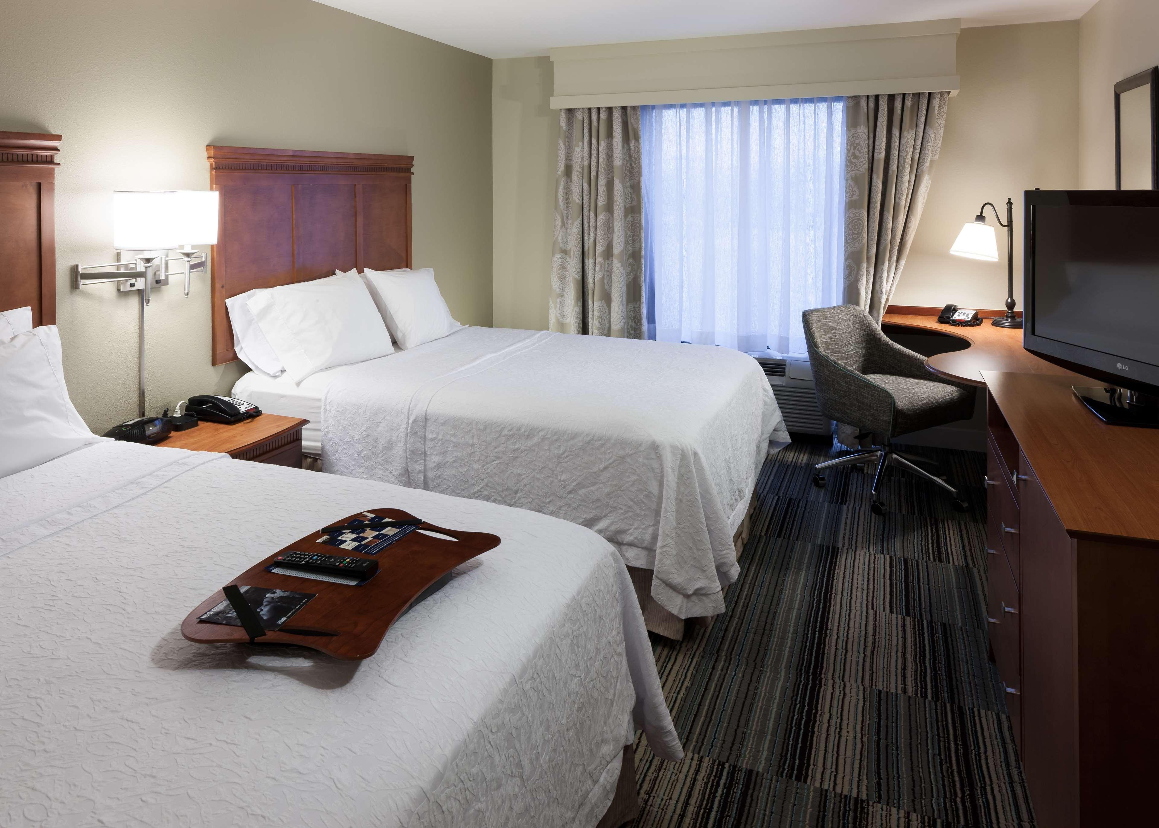 Hampton & Hotel