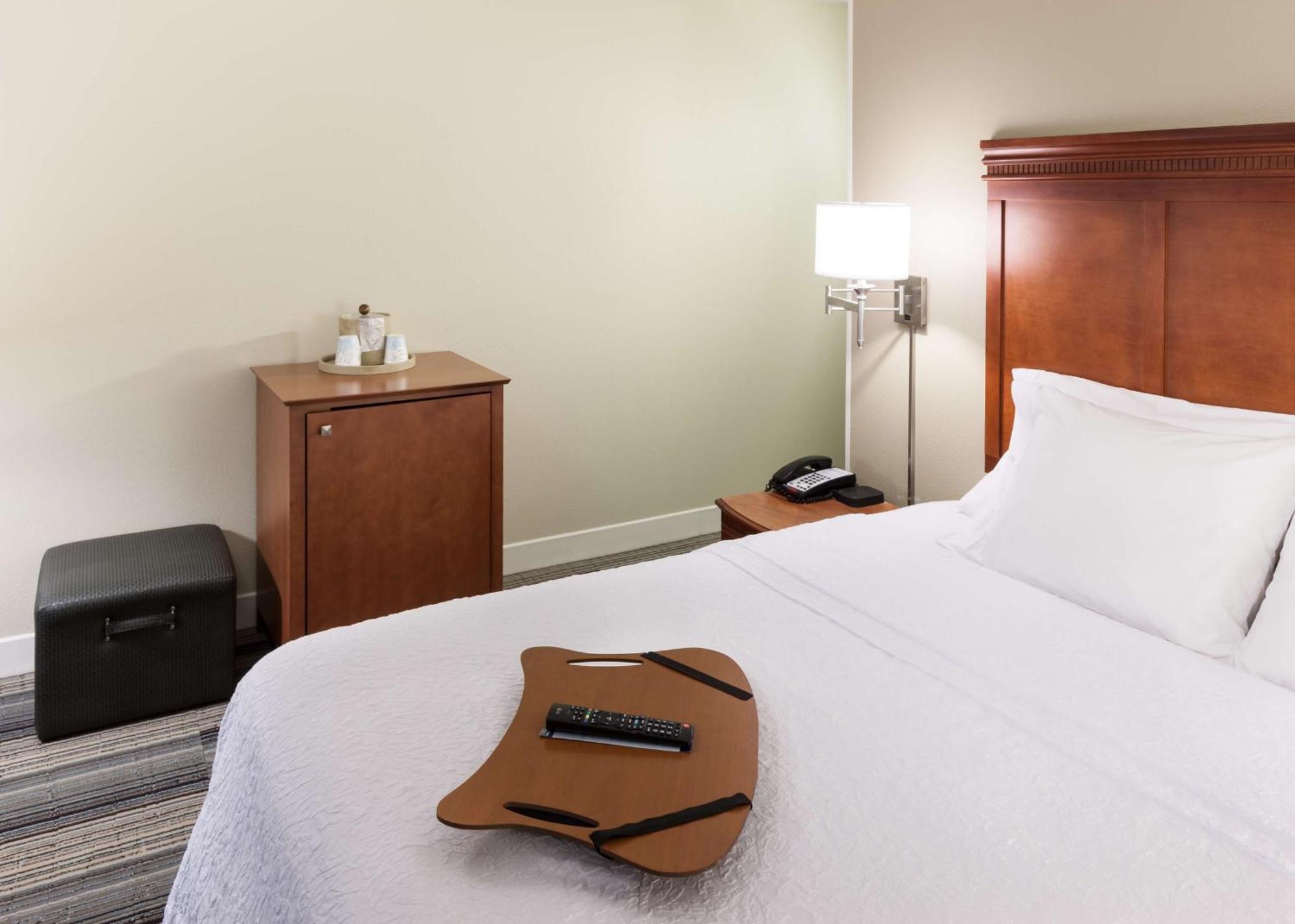 Hampton & Hotel